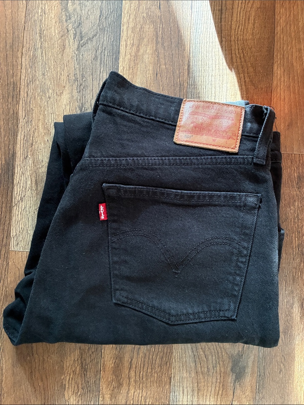 Levi's Wedgie Straight Black Jeans. Button fly. Soft fabric